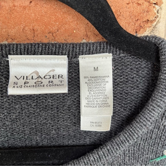 Geay button up Christmas cardigan. Size Medium - Picture 5 of 11